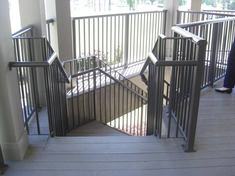 Rampes d'escalier en acier inoxydable sur mesure