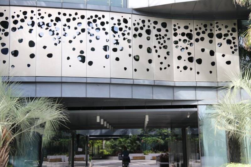 STAINLESS STEEL FACADE (1)